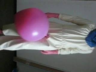 Gummianzug und Luftballon - latex rubber suit and balloon