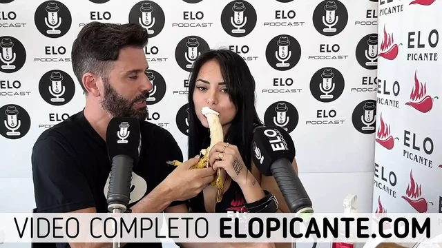 CHINA KNUTTSEN EATS THE CREAMY BANANA