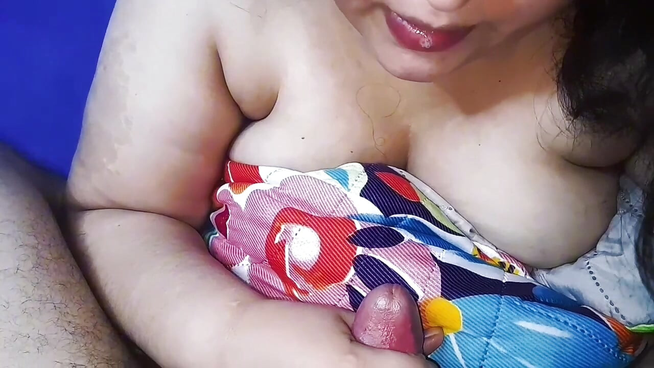 den nye leietakeren er veldig rik, hun måtte knulle henne, hun har en saftig og stor rumpe - Sara Ros xxx