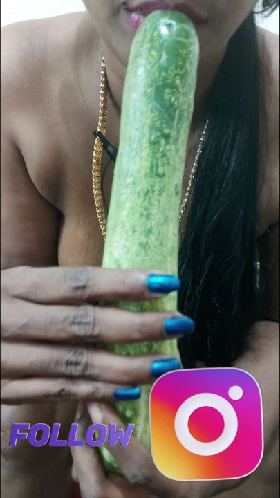 Tamil sheela amma role play, full dirty talk and amma paiyan podura dream talk, vegetable show | Clip 1