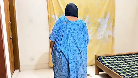 Riesige hängende, milchige titten & arsch, heiße indonesische muslimische tante putzen mein zimmer und versuchen, mich für sex zu verführen