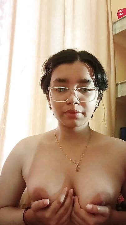 18+ Horny Girlfriend Showing Body & Big Boobs Desi Indian Bhabhi