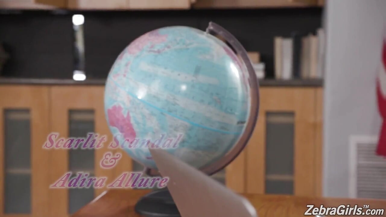 Sinh viên Scarlit Scandal đã phun nước quan hệ tình dục đồng tính nữ với giáo viên adira allure của cô ấy