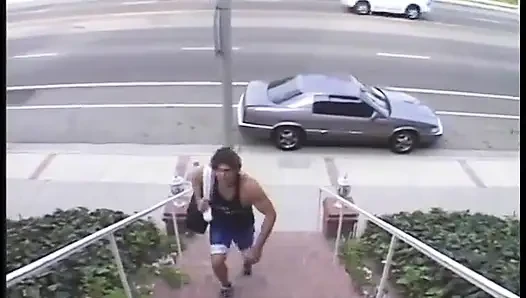 Zwei charmante Geister sammie Rhodes und Jayna Oso helfen einem typen, der ihre magische lampe gefunden hat, um etwas Dampf zu blasen