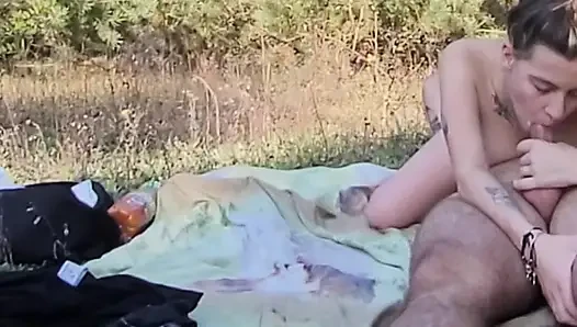 публичный минет с глубокой глоткой на улице
