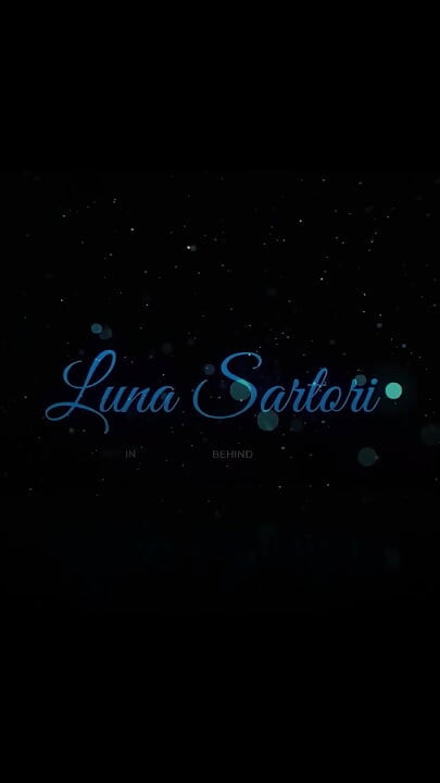 Busty Petite Luna Sartori ødelægger fisse med vibrator