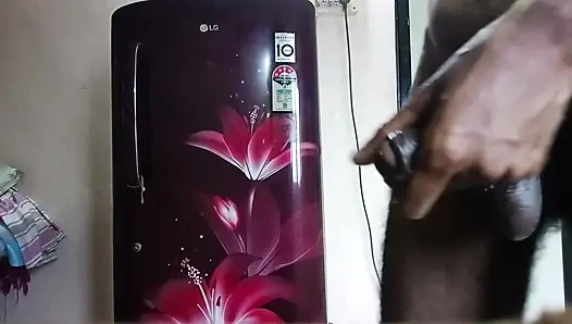 Samne wali sexy aur hot bhabhi ka sexy figure Dekh kar lund hilane ka mood ho gaya