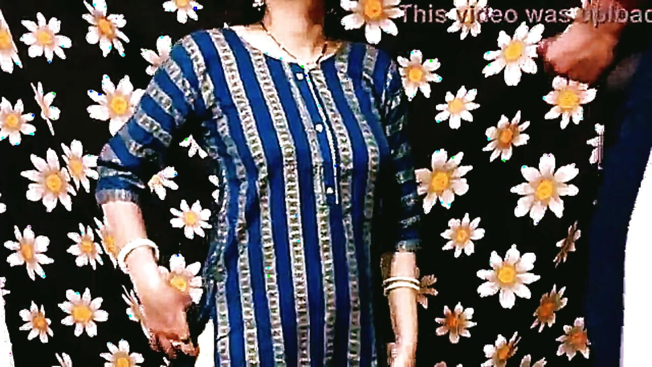Watch Desi Bhabhi Ko Fierce Pella Sex Video. Brother-in-law gave a drink to the sister-in-law