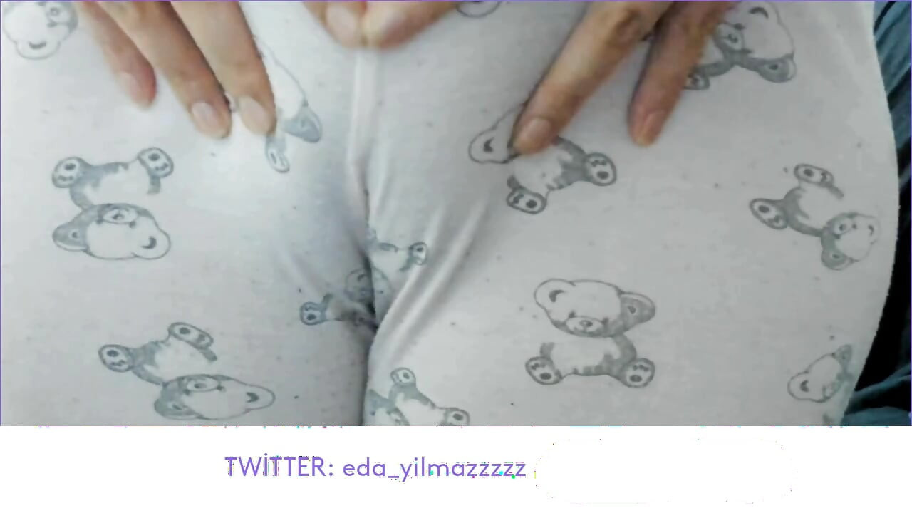 CAMELTOE- MASTURBATION IN PAJAMAS- PUFFED PUSSY- TURKISH PORN