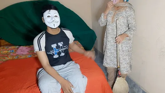 Indyjska pokojówka zerżnięta przez właściciela domu, hindi seks analny wirusowe wideo