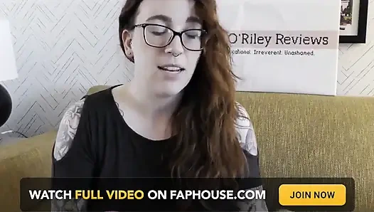 Öpüşme emen vibratörün NSFW incelemesi