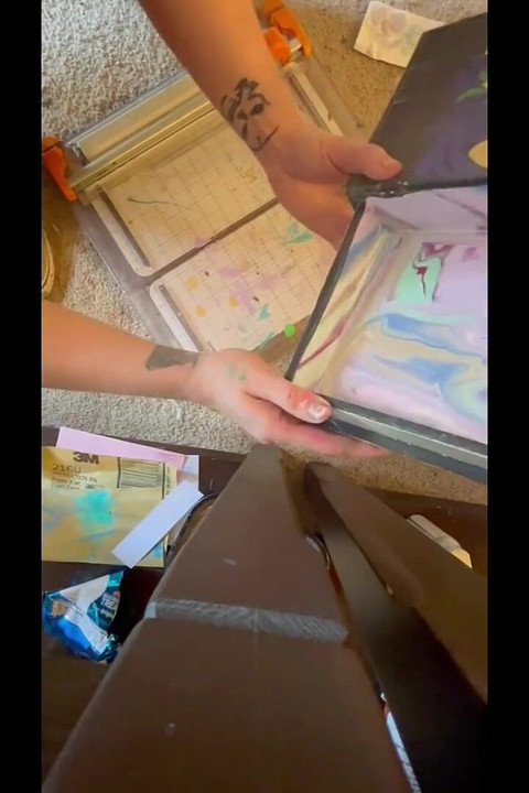 Suzy Wylde Adalah Seorang Artis