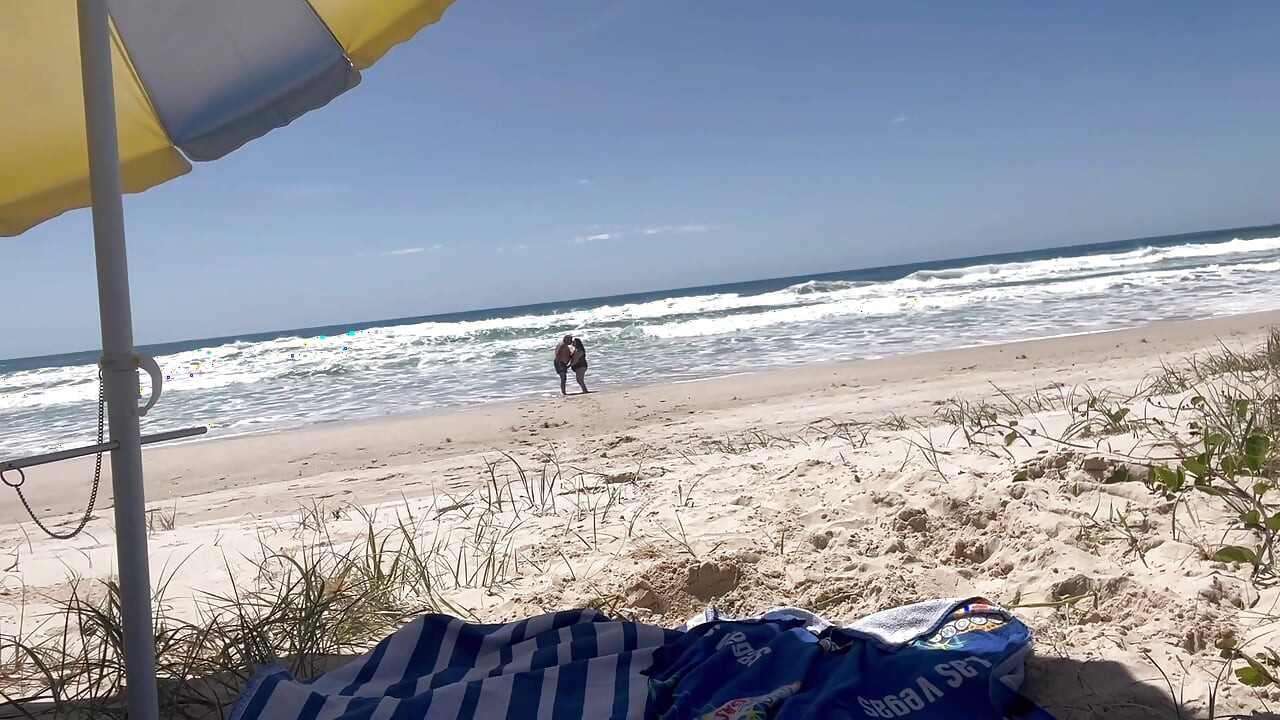 看我們在海灘上幹吸屌