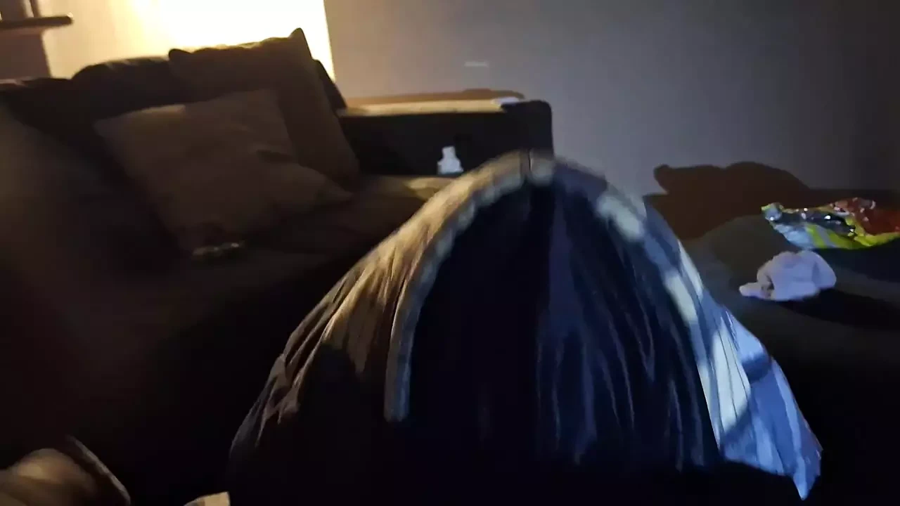 付钱给她的继母，以让她停在地上。为什么是我！