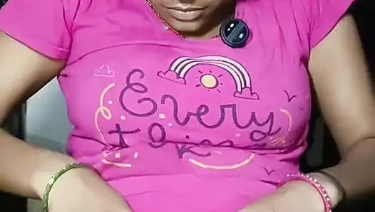 Gadis cantik lagi asik masturbasi fingering memeknya audio bahasa india