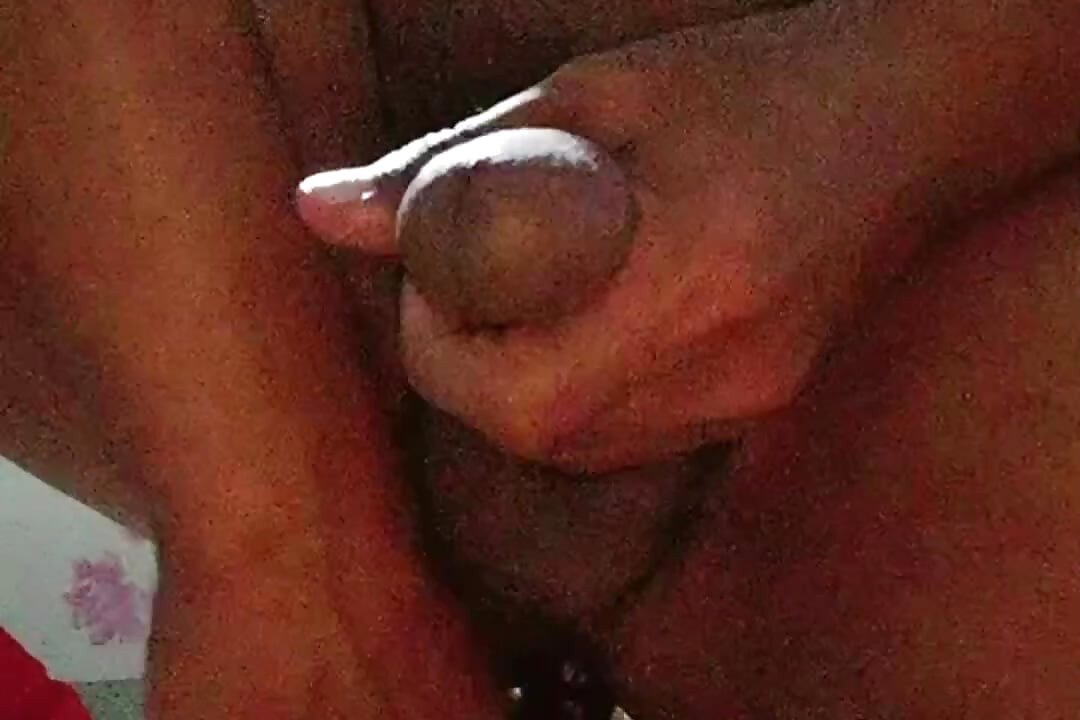 Sperma mi je masturbirala penis i patlidžan mi je ušao u šupak