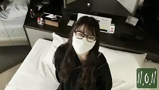 Senaryosuz tutku, bir kameraman resepsiyoniste aşık oluyor ve gerçek, kayıtsız bir karşılaşma yakalıyor