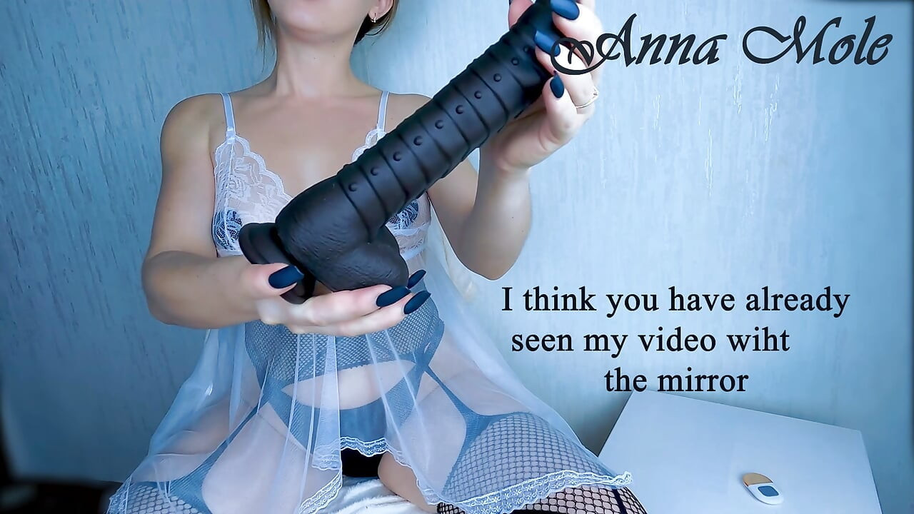 बड़ा काला डिल्डो। मैं सेक्सी अधोवस्त्र में बड़े डिल्डो की सवारी करती हूं, मू क्रीम इसे टपकती है, और डिल्डो की सवारी करने से जोरदार वीर्य निकालती है