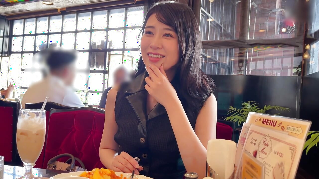 A118F06 A beautiful, innocent, and sensible office lady started a matching app while looking for a boyfriend! Despite her high communication skills, she gets excited and becomes a nymphomaniac despite embarrassment from her sly body touches!