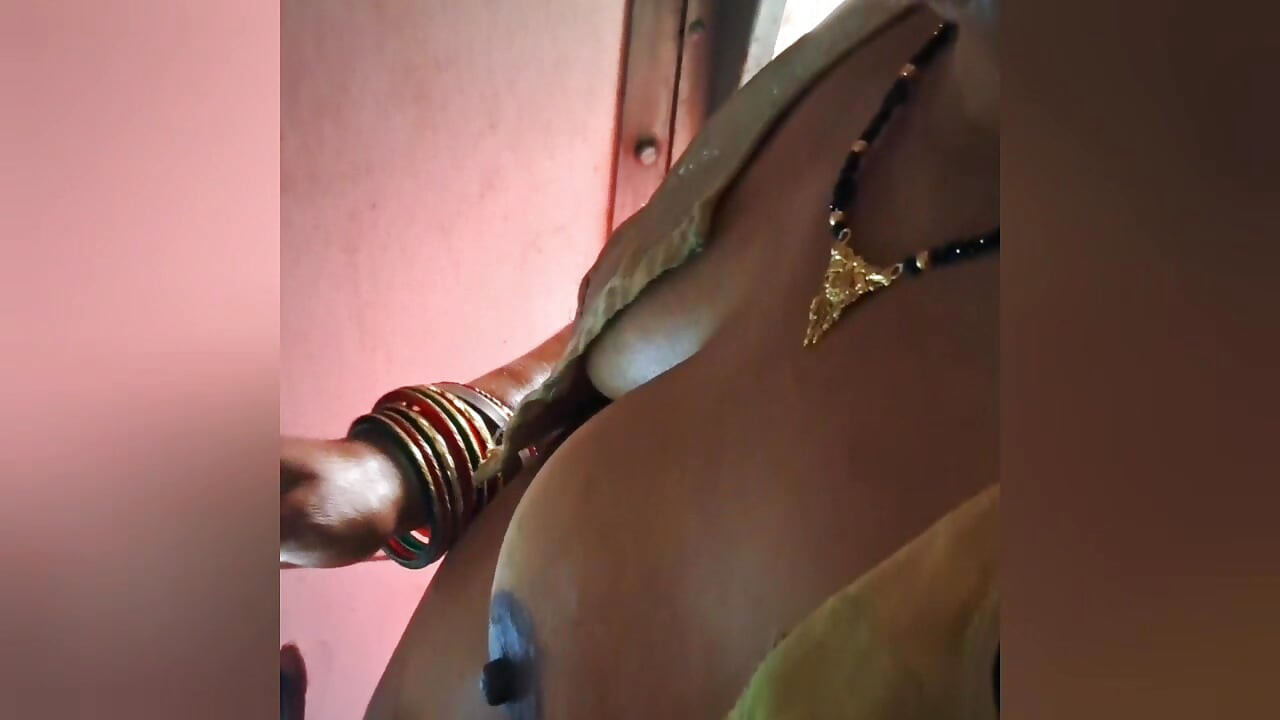 Apne he stepsister ki friend ko virgin pussy fuck kiya or pussy ros nikal kar jiv se chata,gud ki ros pilaya.. a