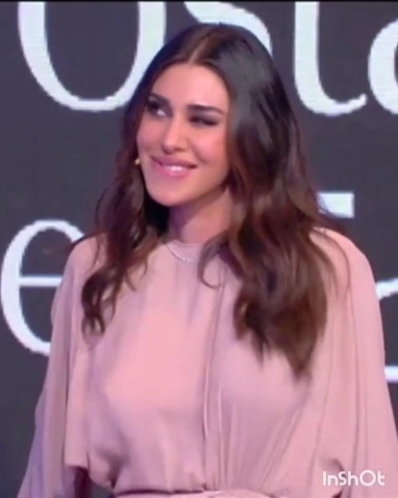 Belen che  fa la troia in TV