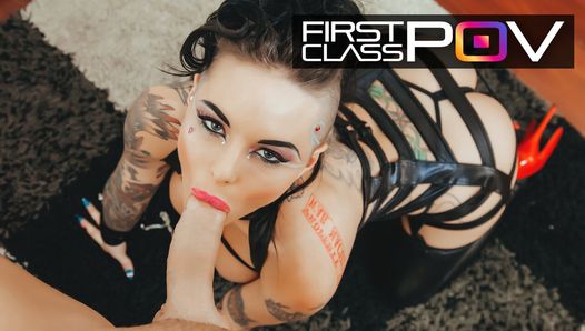 Татуированная шлюшка Christy Mack обожает глубокий трах в рот в видео от первого лица