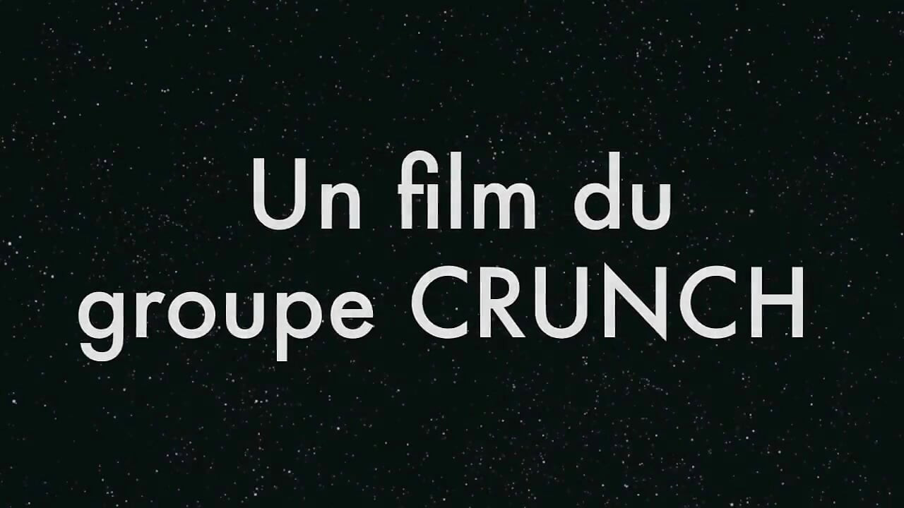 Futut nenorocit de prietenul său pe canapea