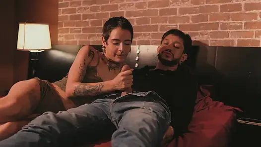 Üvey kızımın erkek arkadaşı beni çok tahrik ediyor!