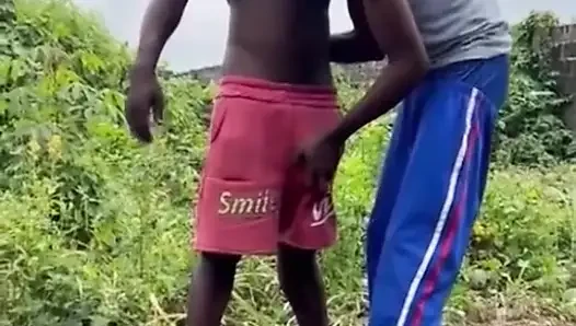 Benden bu yarağı emmemi istedi ve sikişmeyi bitirdik