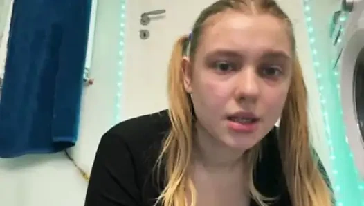 Orgasme muncrat di kamar mandi