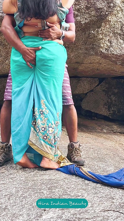 Indijski par romansa na otvorenom - Saree seks - Saree podignut i udaren po guzici