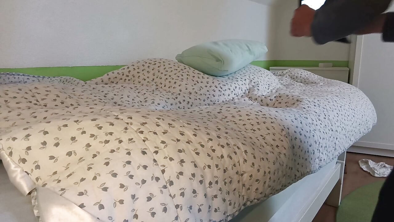 Naked Hump Masturbation: See How a Hump Works