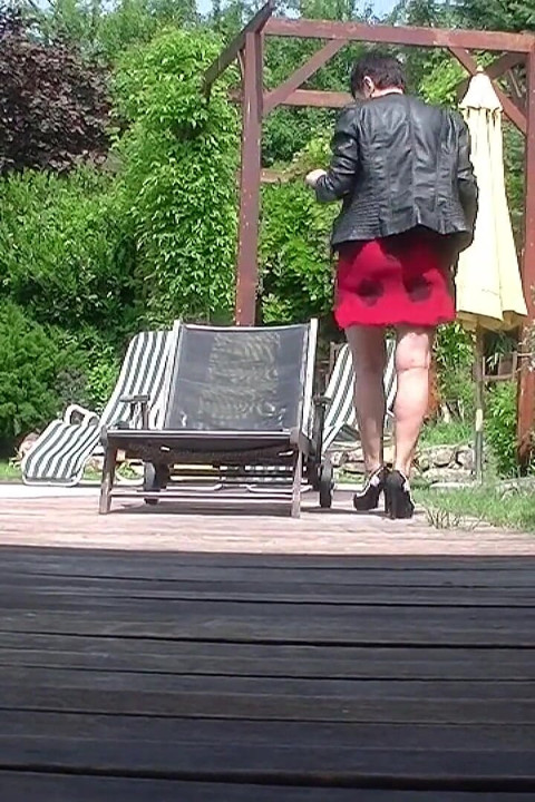 Granny enjoys dildo in garden