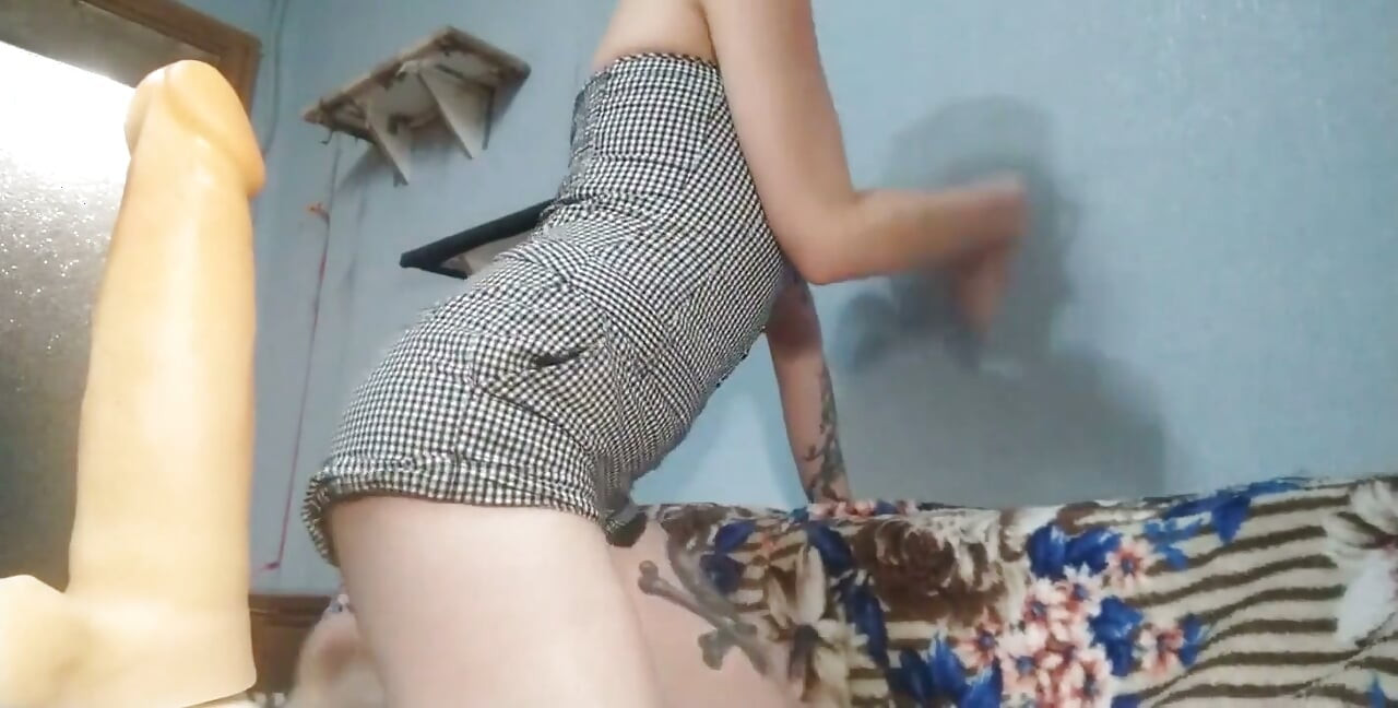 Skinny Hot MILF Needs Your Bigload