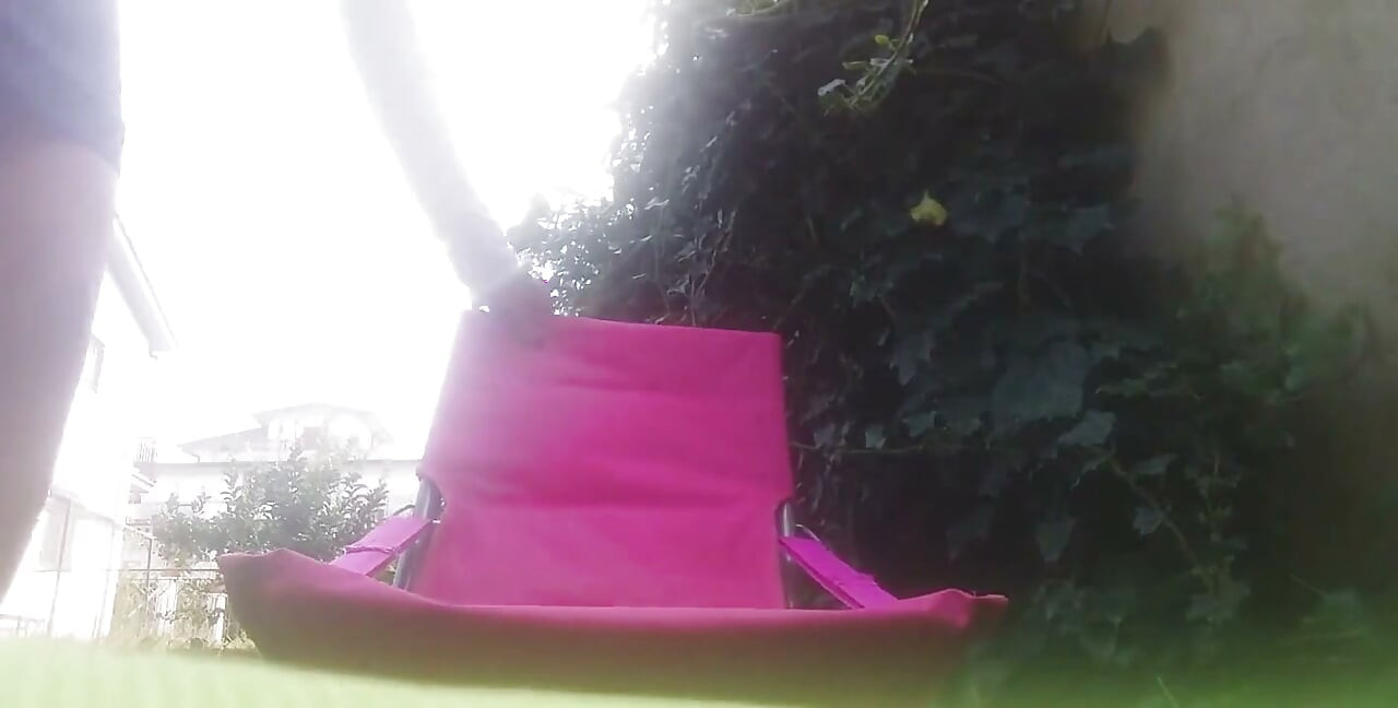 Outdoor!! Without Panty and Pee on the Grass!!i Don T Care About the Neighbours