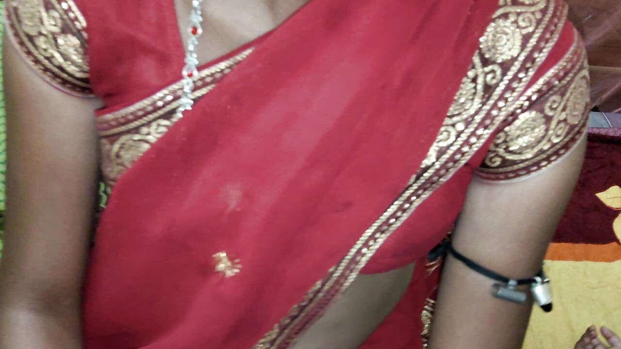 年輕的印度熟女緊屄硬性愛影片，火辣印度乳白色緊屄XXX視頻