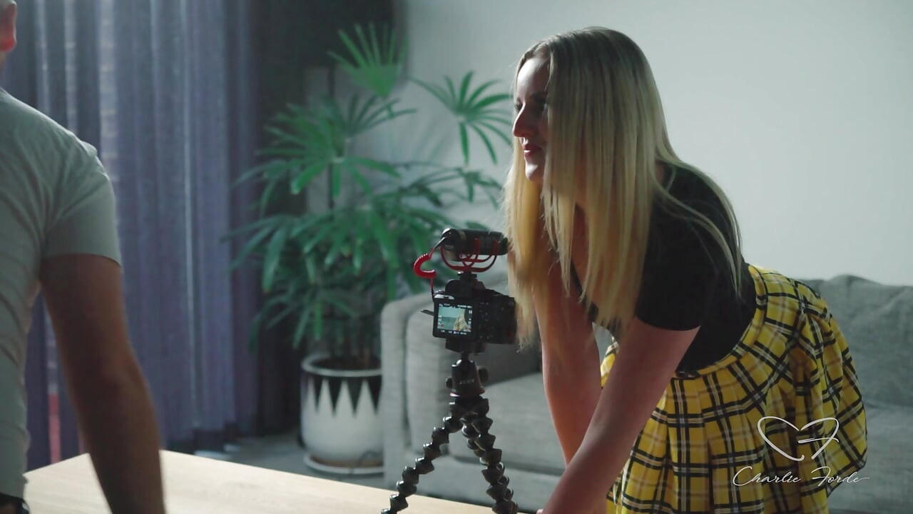 Змініть сценарій за участю Чарлі Форде, Вуді Алікс