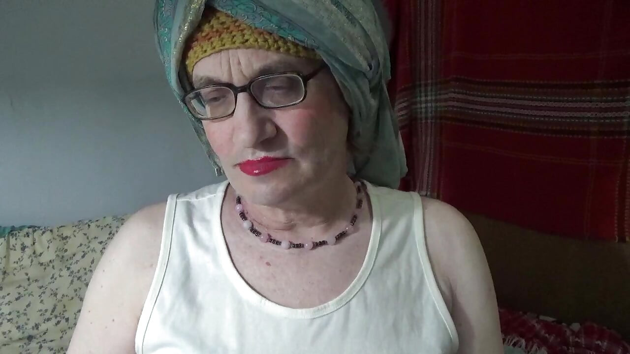 Velho ladyboy Serge Ave-Lusin. 2026jc