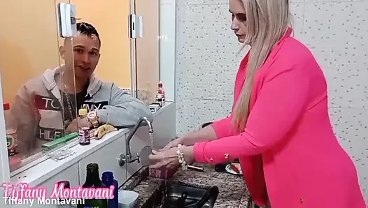 Üvey anne mutfakta baştan çıkarıldı