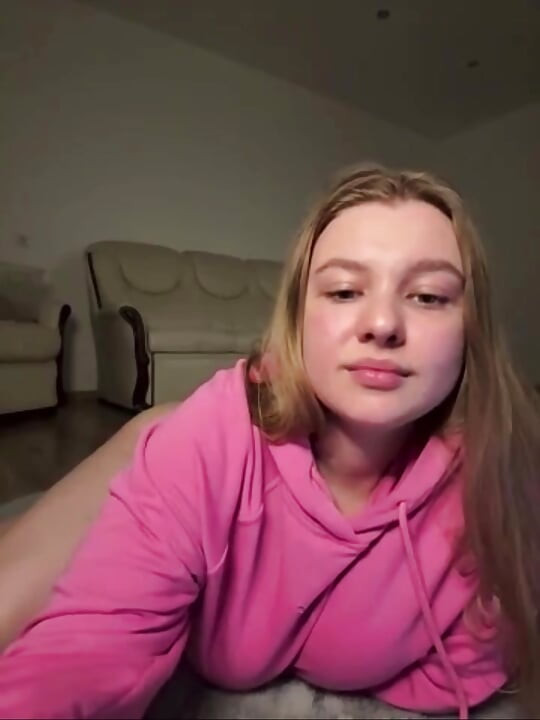 Jucielussie cumming while fucking with big dildo