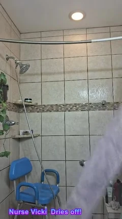 Ateşli Bir Tıraşsız Hemşire Vicki Kuruduktan Ve Başka Bir Bakım Yaptıktan Sonra