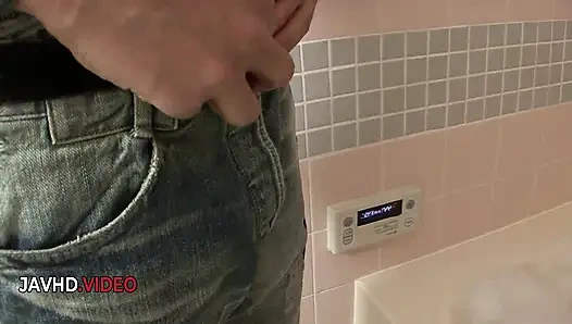 Sinnliche japanische verführerin akina Hara gibt verführerische bad-blowjob-freude