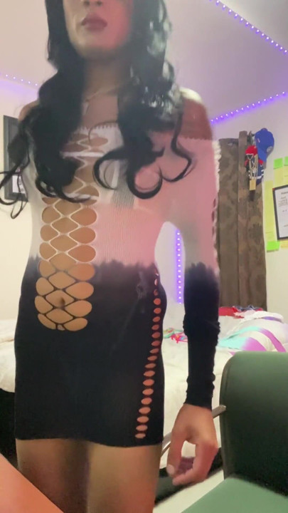 HINTLI KADıN OĞLAN SEKSI ELBISELI ÇAPRAZ SÜRTÜK | Klip 1