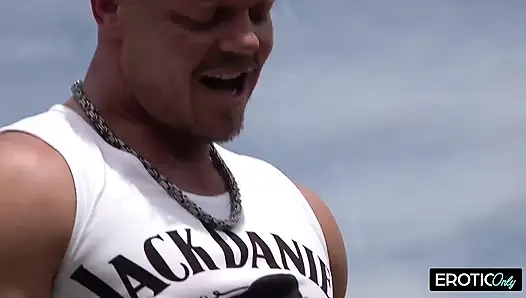 Dışarıda sevişmeyi tercih ediyorlar