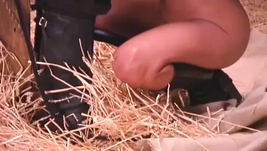 Memek tante seksi ini dientot habis-habisan sampai lubangnya menganga lebar