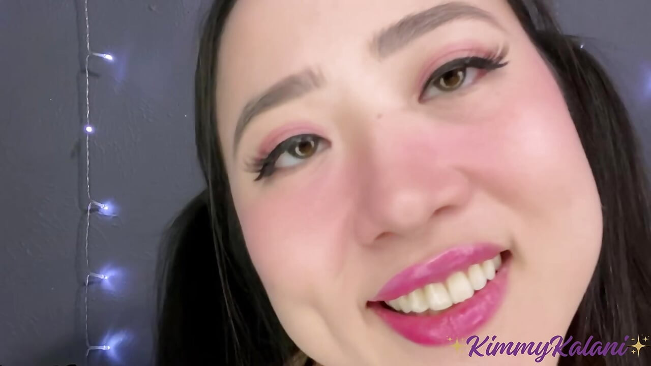Z bliska szarpnij zachętę na jej ślicznej azjatyckiej twarzy -ASMR JOI