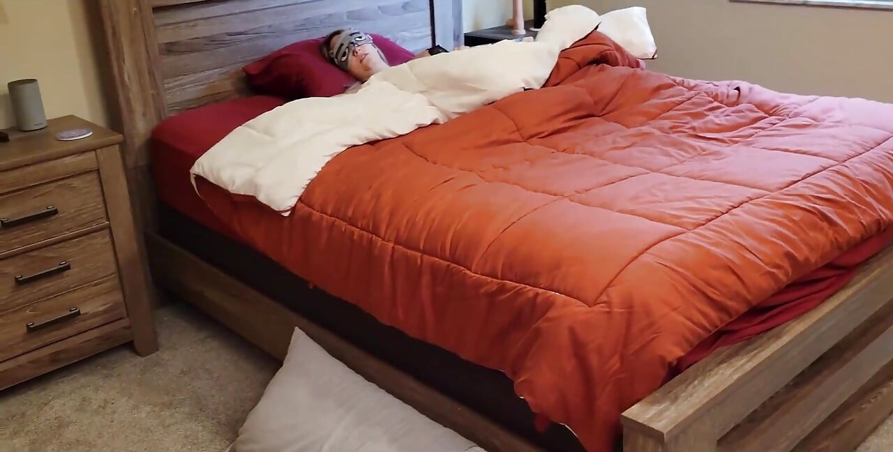 Stepson Visits His Stepmom's Bedroom and Fucks Her Pregnant Pussy