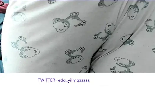 MASTURBATE WITH PAJAMAS- RUBBING PUSSY WITH PAJAMAS- CAMELTOE