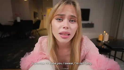 Dizüstü bilgisayarını tamir etmeye gittim, kız arkadaşımın azgın arkadaşı dizlerinin üstüne düştü ve yüzüne boşalmasını sağladım