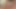 大きなお尻と胸を持つセクシーな女性が口にスプレーをかけられる